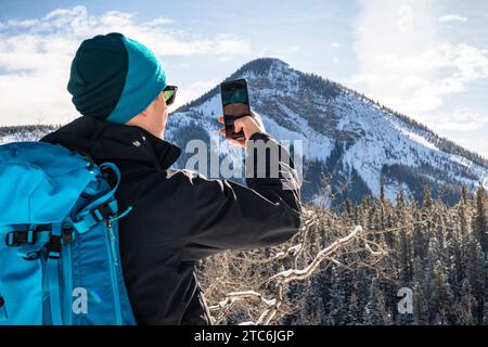 Scattare foto dello splendido paesaggio invernale delle montagne Foto Stock