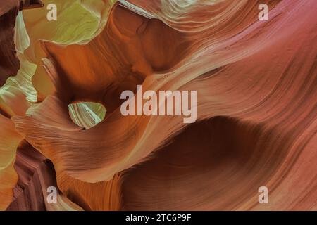 Una vista panoramica delle formazioni rocciose dell'Antelope Canyon in Arizona Foto Stock