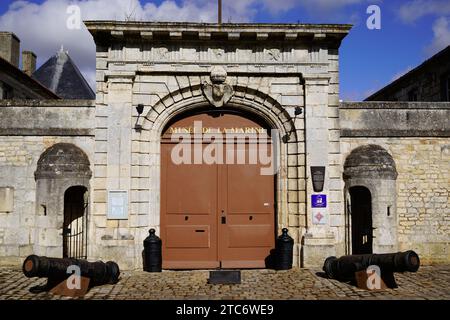 Bordeaux , Francia - 11 09 2023 : facciata d'ingresso del Rochefort musée de la Marine door nella regione di charente nel sud-ovest della Francia Foto Stock