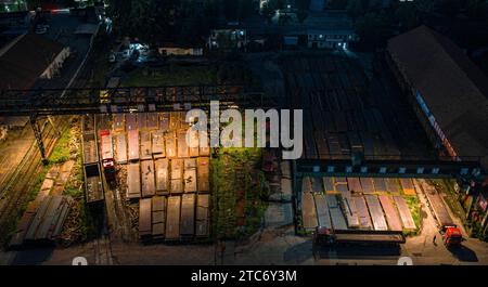 Un colpo aereo di una stazione ferroviaria a Wuhan, in Cina Foto Stock