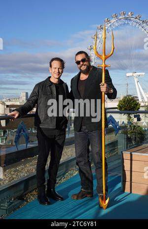 Patrick Wilson (a sinistra) e Jason Momoa durante una foto per Aquaman e il Regno perduto, al Park Plaza Hotel, Westminster Bridge, Londra. Data immagine: Lunedì 11 dicembre 2023. Foto Stock