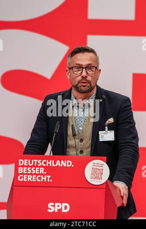 SPD - Ordentlicher Bundesparteitag 2023 - Martin Dulig, Sächsischer Staatsminister für Wirtschaft, Arbeit und Verkehr. Berlin, DEU, Deutschland, 08.12.2023 *** SPD Conferenza ordinaria del partito federale 2023 Martin Dulig, Ministro di Stato sassone per l'economia, il lavoro e i trasporti Berlino, DEU, Germania, 08 12 2023 credito: Imago/Alamy Live News Foto Stock