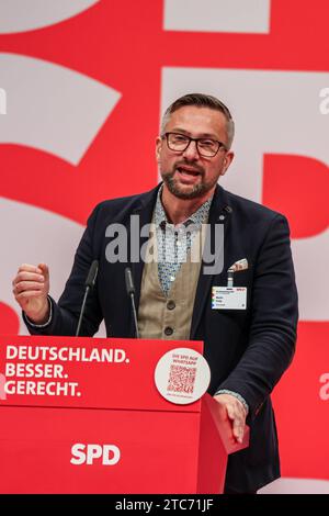 SPD - Ordentlicher Bundesparteitag 2023 - Martin Dulig, Sächsischer Staatsminister für Wirtschaft, Arbeit und Verkehr. Berlin, DEU, Deutschland, 08.12.2023 *** SPD Conferenza ordinaria del partito federale 2023 Martin Dulig, Ministro di Stato sassone per l'economia, il lavoro e i trasporti Berlino, DEU, Germania, 08 12 2023 credito: Imago/Alamy Live News Foto Stock