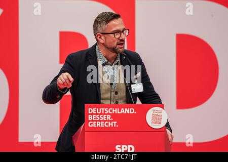 SPD - Ordentlicher Bundesparteitag 2023 - Martin Dulig, Sächsischer Staatsminister für Wirtschaft, Arbeit und Verkehr. Berlin, DEU, Deutschland, 08.12.2023 *** SPD Conferenza ordinaria del partito federale 2023 Martin Dulig, Ministro di Stato sassone per l'economia, il lavoro e i trasporti Berlino, DEU, Germania, 08 12 2023 credito: Imago/Alamy Live News Foto Stock