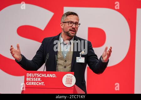 SPD - Ordentlicher Bundesparteitag 2023 - Martin Dulig, Sächsischer Staatsminister für Wirtschaft, Arbeit und Verkehr. Berlin, DEU, Deutschland, 08.12.2023 *** SPD Conferenza ordinaria del partito federale 2023 Martin Dulig, Ministro di Stato sassone per l'economia, il lavoro e i trasporti Berlino, DEU, Germania, 08 12 2023 credito: Imago/Alamy Live News Foto Stock