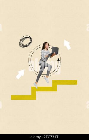 Grafica composita creativa verticale collage di foto di una donna positiva che tiene in esecuzione un notebook che lavora su sfondo beige Foto Stock