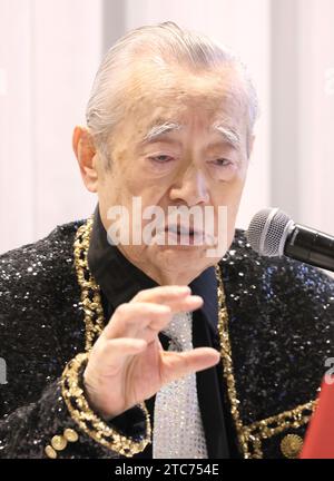 Tokyo, Giappone. 11 dicembre 2023. L'inventore giapponese Yoshiro Nakamatsu, noto come "Dr. NakaMats" parla al Foreign Correspondents' Club of Japan di Tokyo lunedì 11 dicembre 2023. L'inventore di 95 anni debutterà come cantautore e farà un tour di concerti negli Stati Uniti. (Foto di Yoshio Tsunoda/AFLO) credito: Aflo Co. Ltd./Alamy Live News Foto Stock