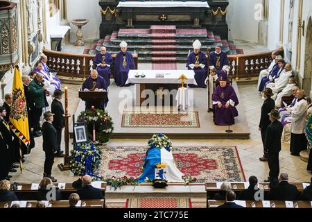 Chiesa di San Giacomo, Boskovice. 11 dicembre 2023. Funerale di Hugo Mensdorff-Pouilly, della nobile famiglia morava di origine lorena, morto a 94 anni, nella chiesa di San Giacomo, Boskovice, Repubblica Ceca, 11 dicembre 2023. Crediti: Patrik Uhlir/CTK Photo/Alamy Live News Foto Stock