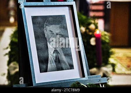 Chiesa di San Giacomo, Boskovice. 11 dicembre 2023. Funerale di Hugo Mensdorff-Pouilly, della nobile famiglia morava di origine lorena, morto a 94 anni, nella chiesa di San Giacomo, Boskovice, Repubblica Ceca, 11 dicembre 2023. Crediti: Patrik Uhlir/CTK Photo/Alamy Live News Foto Stock