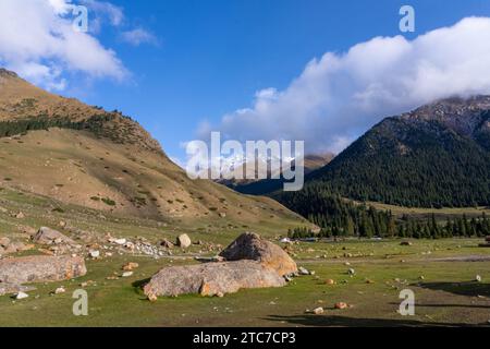 Paesaggio montano del Kirghizistan Foto Stock