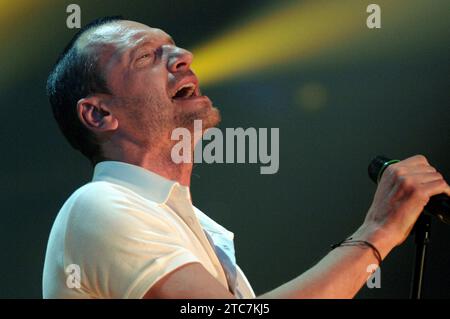 Milano Italia 2007-03-22 : Biagio Antonacci, cantante italiano, durante il programma televisivo musicale Rai 'CD LIVE' Foto Stock