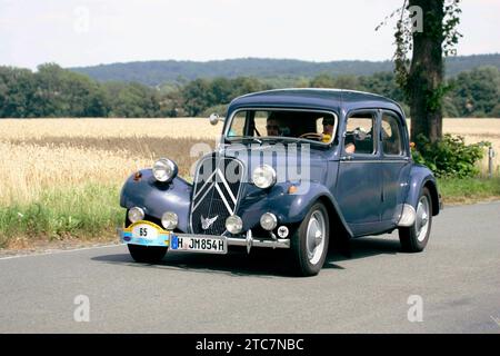 Von der ADAC - Niedersachsen - Classic 2007. Hier Citroen 11B BJ. 1952 - auf der L444 zwischen Reinsen und Stadthagen am 21.07.2007. *** Dall'ADAC Niedersachsen Classic 2007 Here Citroen 11B BJ 1952 sulla L444 tra Reinsen e Stadthagen il 21 07 2007 credito: Imago/Alamy Live News Foto Stock