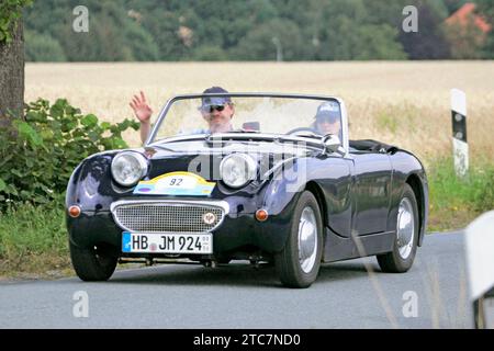 Von der ADAC - Niedersachsen - Classic 2007. Hier Austin Healey Sprite MK 1 BJ. 1959 - auf der L444 zwischen Bad Nenndorf/Reinsen und Stadthagen am 21.07.2007. *** Dall'ADAC Niedersachsen Classic 2007 qui Austin Healey Sprite MK 1 BJ 1959 sulla L444 tra Bad Nenndorf Reinsen e Stadthagen il 21 07 2007 Foto Stock