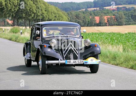 Von der ADAC - Niedersachsen - Classic 2007. Hier Citroen 11B BJ. 1952 - auf der L444 zwischen Reinsen und Stadthagen am 21.07.2007. *** Dall'ADAC Niedersachsen Classic 2007 Here Citroen 11B BJ 1952 sulla L444 tra Reinsen e Stadthagen il 21 07 2007 credito: Imago/Alamy Live News Foto Stock