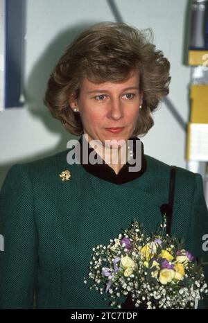 Birgitte, la Duchessa di Gloucester vestita di verde al Colindale Hospital, Londra NW9 il 6 marzo 1990 foto dell'Henshaw Archive Foto Stock