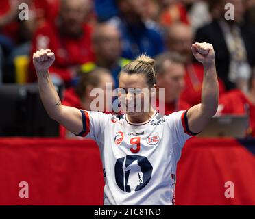 Trondheim, Norvegia. 10 dicembre 2023. Trondheim, Norvegia, 10 dicembre 2023: Nora Mork (9 Norvegia) festeggia dopo aver segnato punti durante la gara del Campionato del mondo femminile IHF tra Francia e Norvegia a Trondheim Spektrum a Trondheim, Norvegia (Ane Frosaker/SPP) credito: SPP Sport Press Photo. /Alamy Live News Foto Stock