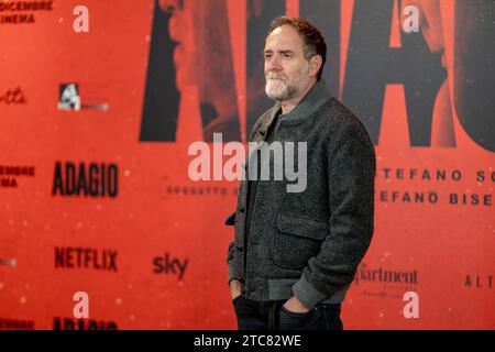 Roma, Italia. 11 dicembre 2023. Valerio Mastandrea parteciperà alla photocall per il film 'Adagio' presso lo Space moderno di Roma, l'11 dicembre 2023. (Foto di Luca Carlino/NurPhoto) credito: NurPhoto SRL/Alamy Live News Foto Stock