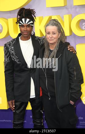 Fabrice "Fab" Morvan con Carmen Pilatus (sorella di Rob Pilatus) frequenta Berliner Filmpremiere "Girl You Know IT's True" - 05.12.23 Zoo Palast Foto Stock