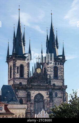 La chiesa di Nostra Signora di Tyn a Praga Foto Stock