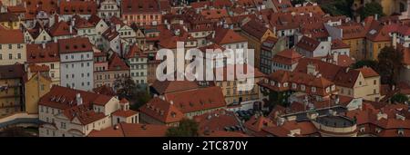 Una foto dei tetti del quartiere Mala strana, a Praga Foto Stock