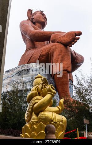 La statua isolata del dio indù shiva e ganesha con sfondo luminoso al mattino viene scattata presso la statua della credenza nathdwara rajasthan india il novembre Foto Stock