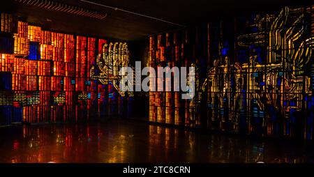 Una foto dell'arte del vetro all'interno del Museo del Nono forte, in Lituania Foto Stock