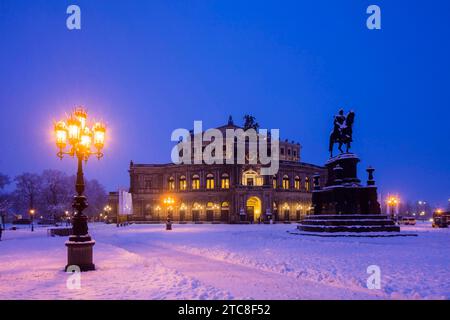 Semper Opera House a Dresda, in inverno Foto Stock