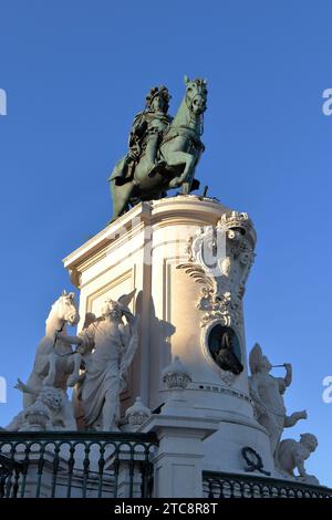 Statua equestre di Giuseppe i nella piazza del commercio di Lisbona Foto Stock