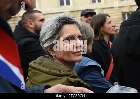 Rassemblement contre la loi Darmanin devant l'assemblée nationale ,des élus de la NUPES ainsi que des syndicalistes CGT et solidaires étaient présents Foto Stock