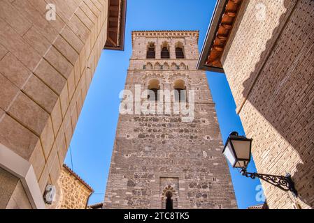 Minareto originale della moschea sul sito della chiesa Iglesia de Santo Tomé a Toledo, in Spagna Foto Stock