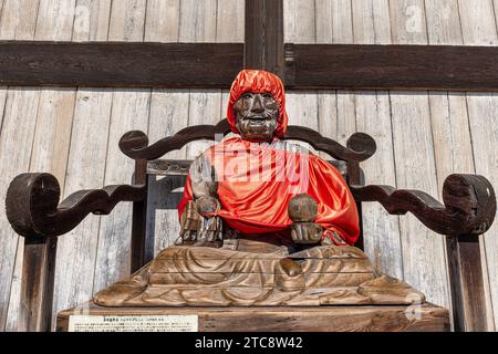 Scultura in legno all'esterno del Tempio Todaiji a Nara, Giappone Foto Stock