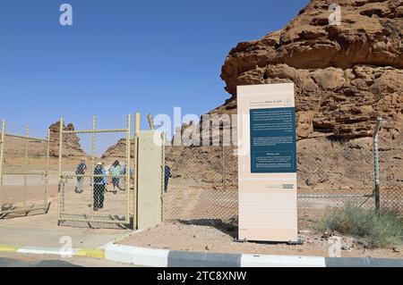 I turisti europei al Monte Umm Sinman, raramente visitato in Arabia Saudita Foto Stock