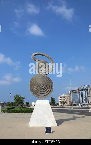 Opere d'arte pubbliche sul lungomare in Corniche Road a Jeddah Foto Stock