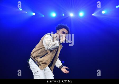 Parigi, Francia. 8 dicembre 2023. LauCarré si esibisce alla Paris la Defense Arena, in Francia l'8 dicembre 2023. Foto di Christophe Meng/ABACAPRESS.COM credito: Abaca Press/Alamy Live News Foto Stock