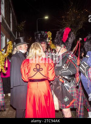 8 dicembre 2023. L'Hungerford Victorian Extravaganza, un evento natalizio annuale, si svolse nella città del West Berkshire, in Inghilterra Foto Stock