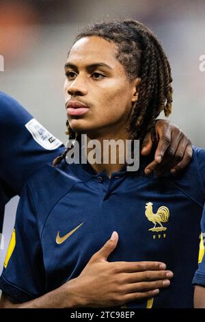 Giacarta, Indonesia - 22 novembre: La francese Mathis Amougou canta l'inno nazionale durante il turno 16 della Coppa del mondo Under-17 tra Francia e Senegal allo Stadio Internazionale di Giacarta il 22 novembre 2023 a Giacarta, Indonesia. (Foto di Sports Press Photo) (Eurasia Sport Images/SPP) credito: SPP Sport Press Photo. /Alamy Live News Foto Stock