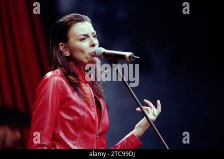 Milano Italia 2000-03-27 : Alice, cantante italiana, durante il concerto dal vivo al Night Express 105 Foto Stock