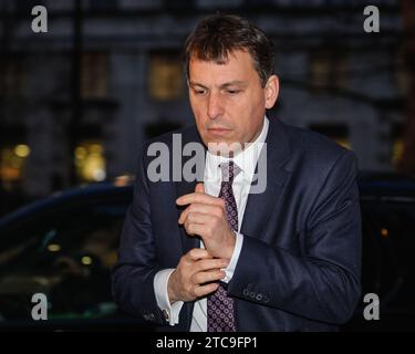 Londra, Regno Unito. 11 dicembre 2023. John Glen, Paymaster General e Ministro dell'Ufficio di Gabinetto, è visto entrare nell'Ufficio di Gabinetto a Whitehall questa sera in un giorno turbolento per il governo conservatore. Crediti: Imageplotter/Alamy Live News Foto Stock