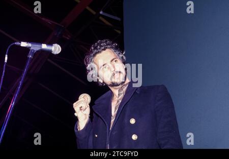 WAYNE COYNE, FLAMING LIPS, 1999: Wayne Coyne della rock band The Flaming Lips Playing at Reading Festival, 29 agosto 1999. La band era in tour con il loro iconico e premiato nono album in studio "The Soft Bulletin". Foto: Rob Watkins Foto Stock