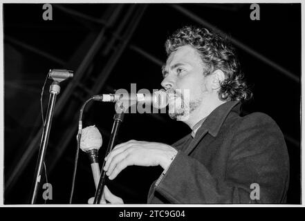 WAYNE COYNE, FLAMING LIPS, 1999: Wayne Coyne della rock band The Flaming Lips Playing at Reading Festival, 29 agosto 1999. La band era in tour con il loro iconico e premiato nono album in studio "The Soft Bulletin". Foto: Rob Watkins Foto Stock