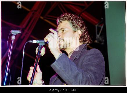 WAYNE COYNE, FLAMING LIPS, 1999: Wayne Coyne della rock band The Flaming Lips Playing at Reading Festival, 29 agosto 1999. La band era in tour con il loro iconico e premiato nono album in studio "The Soft Bulletin". Foto: Rob Watkins Foto Stock