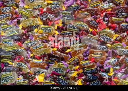 Hershey, Pennsylvania - 8 dicembre 2023: Fruity Bash Jolly Ranchers in mostra al negozio Hershey Chocolate World. Foto Stock