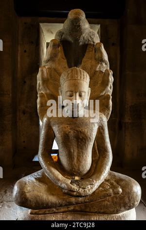Parco storico di Phimai, statua del Buddha seduto sul serpente Naga, shr principale, INE, Nakhon Ratchasima, Isan, Thailandia, sud-est asiatico, Asia Foto Stock