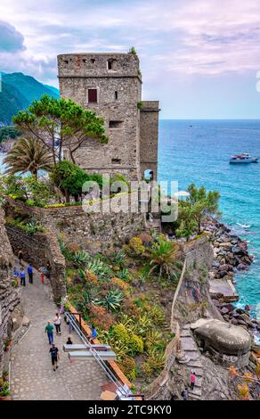 Torre Aurora a Monterossoal Mare, il più occidentale del parco nazionale delle cinque Terre a la Spezia. Foto Stock