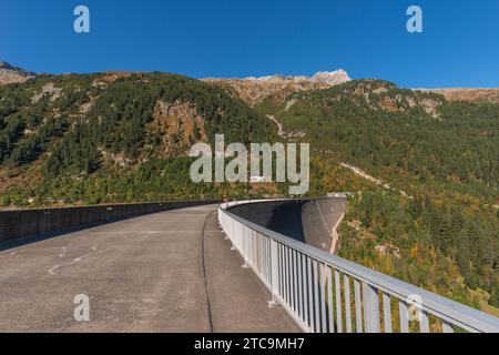 Diga e bacino di Schlegeis (1782 m s.l.m.), Alpi dello Zillertal, Parco Nazionale, Tirolo, Austria, Europa Foto Stock