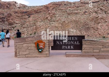 Il cartello d'ingresso per l'Arches National Park nello Utah, Stati Uniti, Stati Uniti Foto Stock
