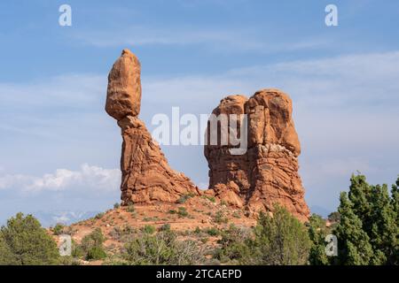 Balanced Rock nell'Arches National Park, Grand County, Utah, Stati Uniti. Foto Stock