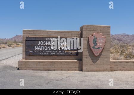 Il cartello d'ingresso del Joshua Tree National Park nel sud della California, USA Foto Stock