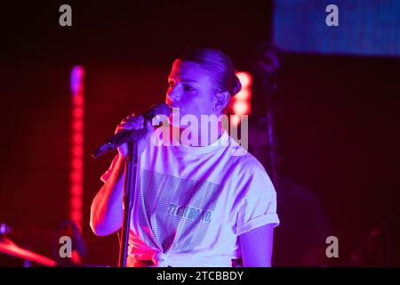 Napoli, Italia. 22 marzo 2022. Emma Marrone si esibisce dal vivo durante il concerto italiano "souvenir INDA Club" al Duel Club di Napoli. Credito: SOPA Images Limited/Alamy Live News Foto Stock