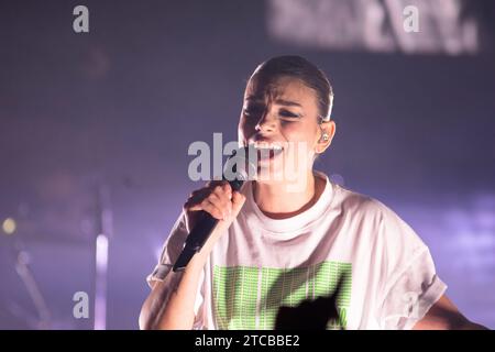 Napoli, Italia. 22 marzo 2022. Emma Marrone si esibisce dal vivo durante il concerto italiano "souvenir INDA Club" al Duel Club di Napoli. Credito: SOPA Images Limited/Alamy Live News Foto Stock